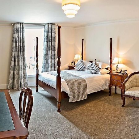 The Bishops Table Hotel Фарнъм Екстериор снимка