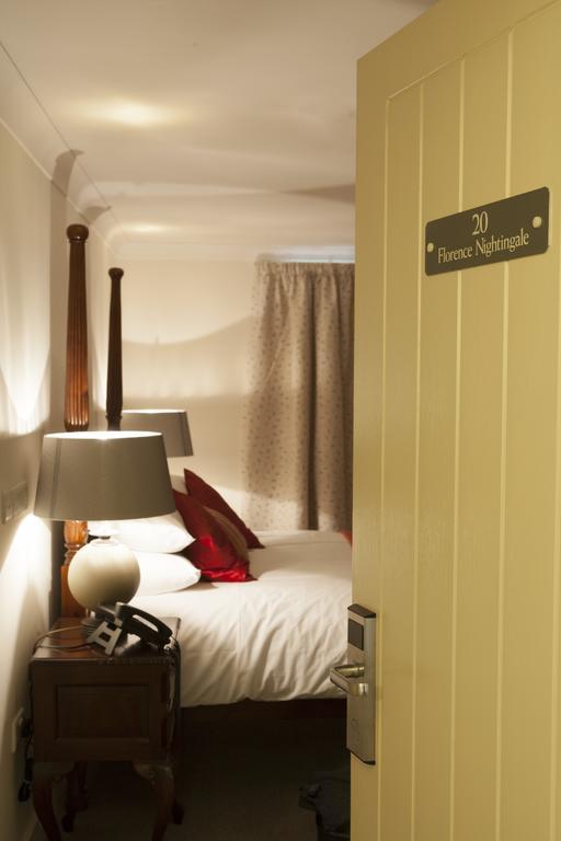 The Bishops Table Hotel Фарнъм Екстериор снимка